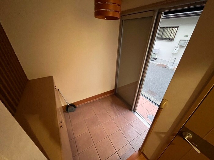物件内観写真9　(玄関)