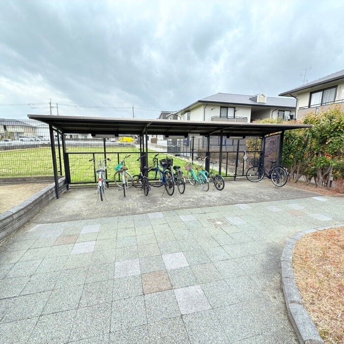 物件外観写真3　(駐輪場)