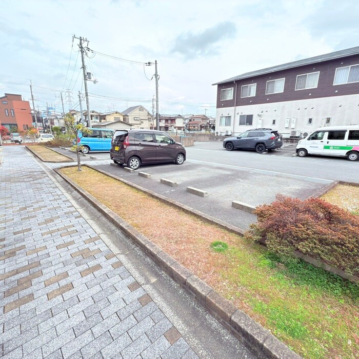 物件外観写真5　(駐車場)