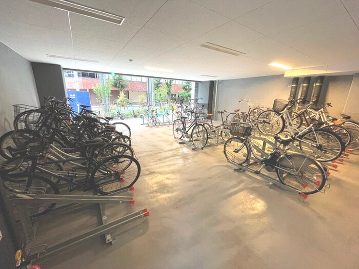 物件外観写真3　(駐輪場)