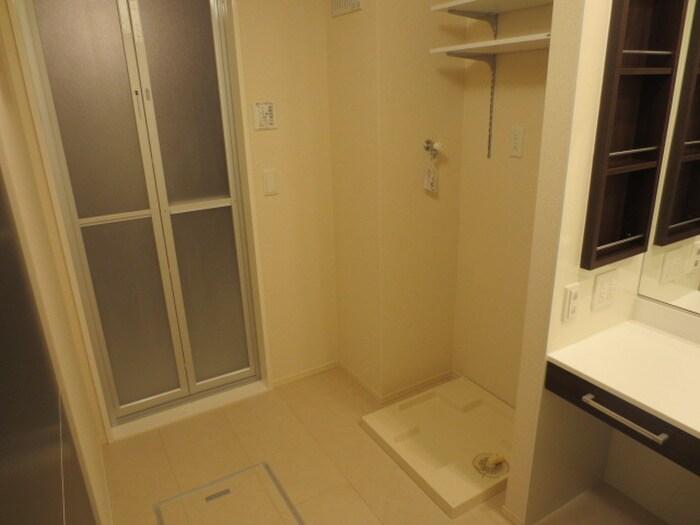 物件内観写真12　(洗濯機置場)