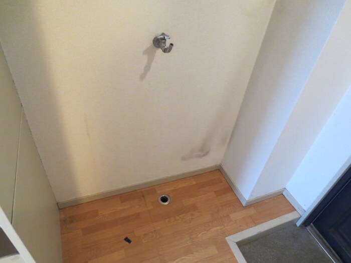 物件内観写真16　(洗濯機置場)