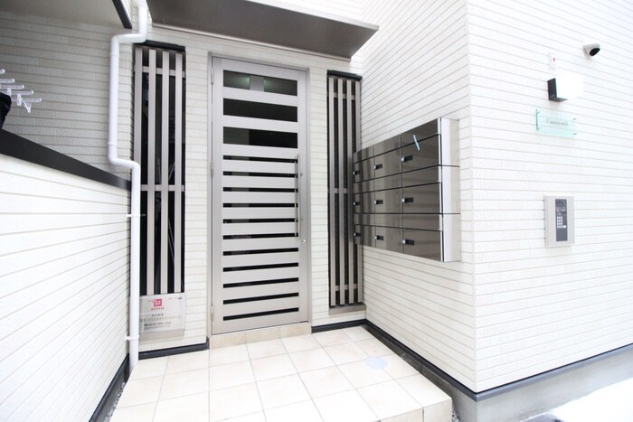物件外観写真4　(エントランス部分)