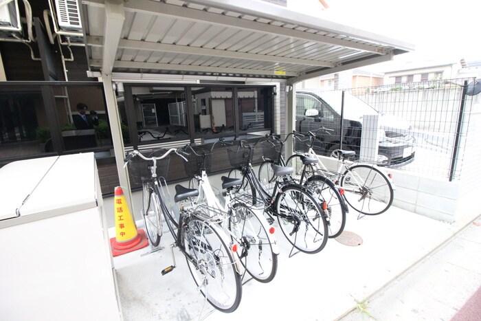 物件外観写真5　(駐輪場)