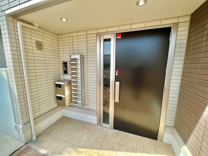 物件外観写真4　(エントランス部分)