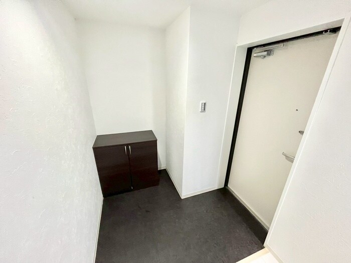 物件内観写真11　(玄関)