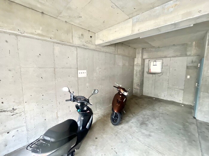 物件外観写真2　(駐輪場)