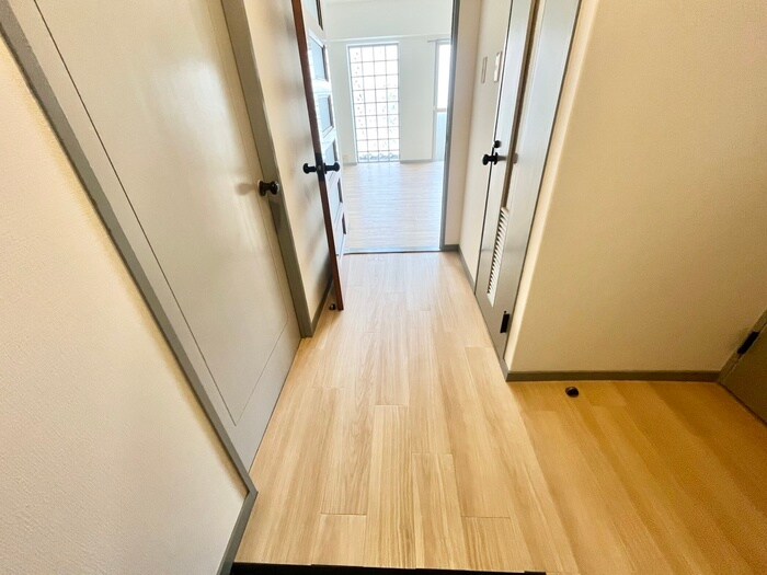 物件内観写真15　(玄関)