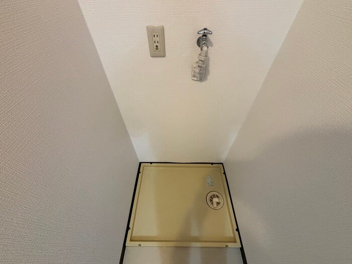 物件内観写真14　(洗濯機置場)
