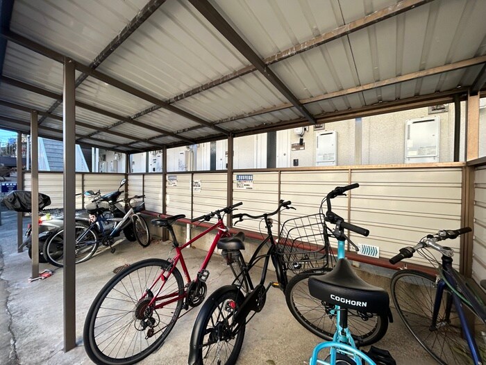 物件外観写真3　(駐輪場)