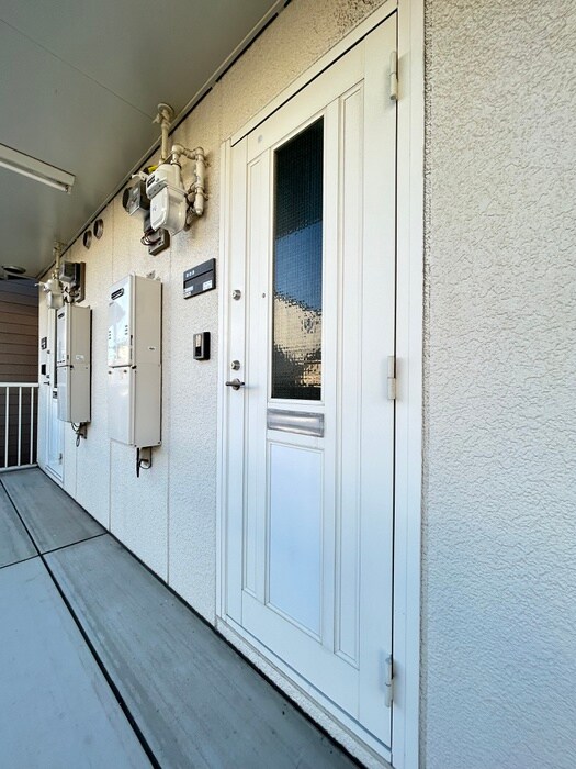 物件外観写真6　(エントランス部分)