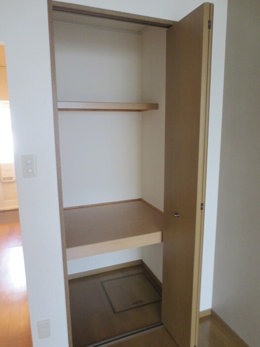 物件内観写真12　(収納)