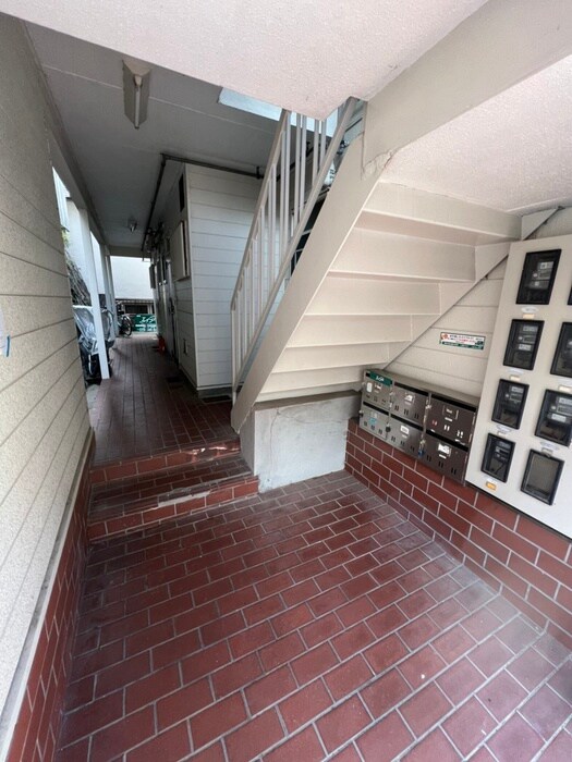 物件外観写真4　(エントランス部分)