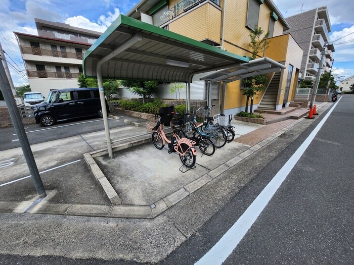 物件外観写真5　(駐車場)