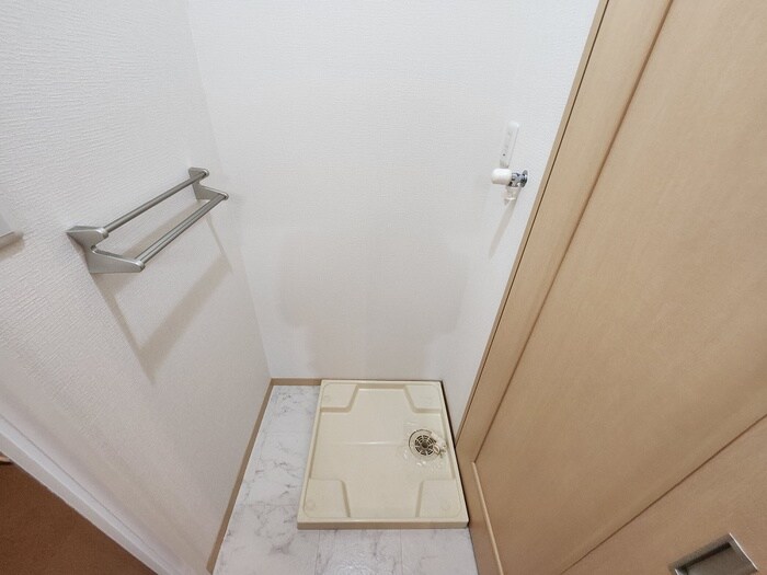 物件内観写真10　(洗濯機置場)