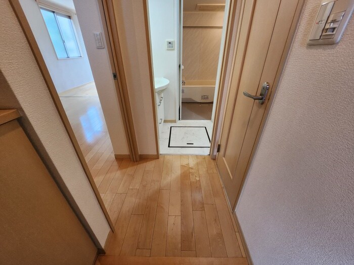 物件内観写真18　(廊下)