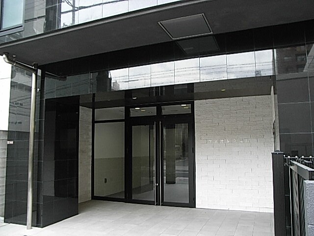 物件外観写真1　(エントランス部分)