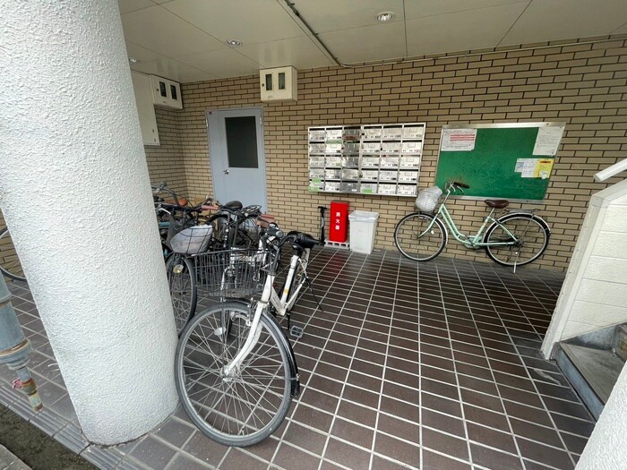 物件外観写真4　(駐輪場)