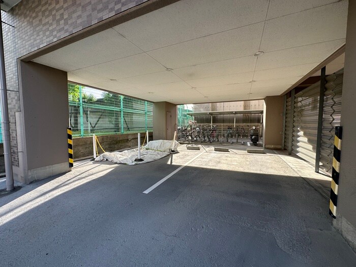 物件外観写真4　(駐車場)