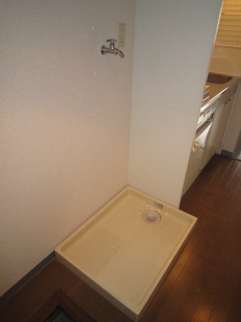 物件内観写真15　(洗濯機置場)