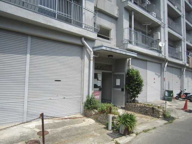 物件外観写真3　(エントランス部分)