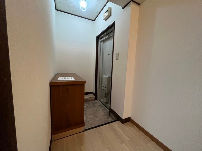 物件内観写真15　(玄関)