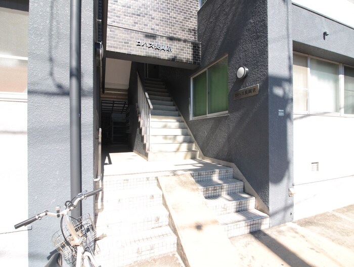 物件外観写真5　(エントランス部分)