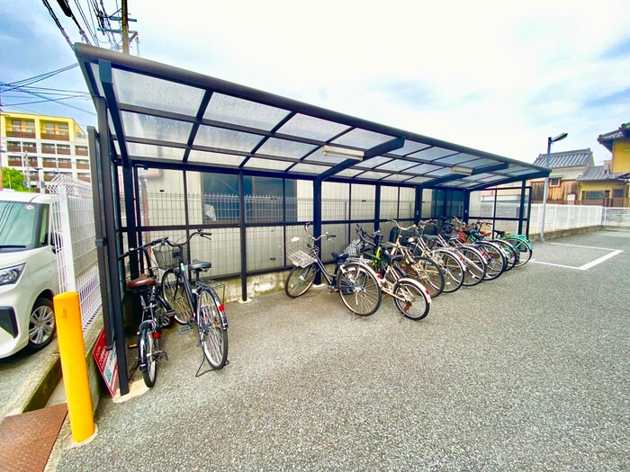 物件外観写真4　(駐輪場)