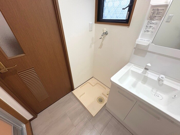 物件内観写真18　(洗濯機置場)