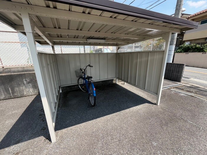 物件外観写真3　(駐輪場)