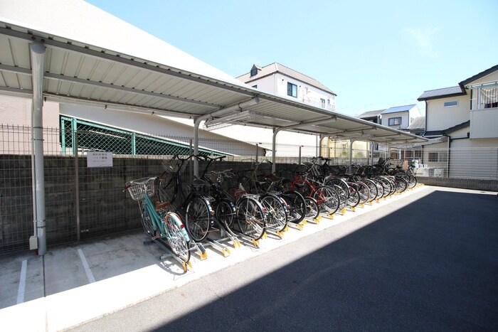 物件外観写真4　(駐輪場)