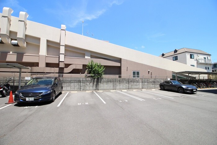 物件外観写真6　(駐車場)