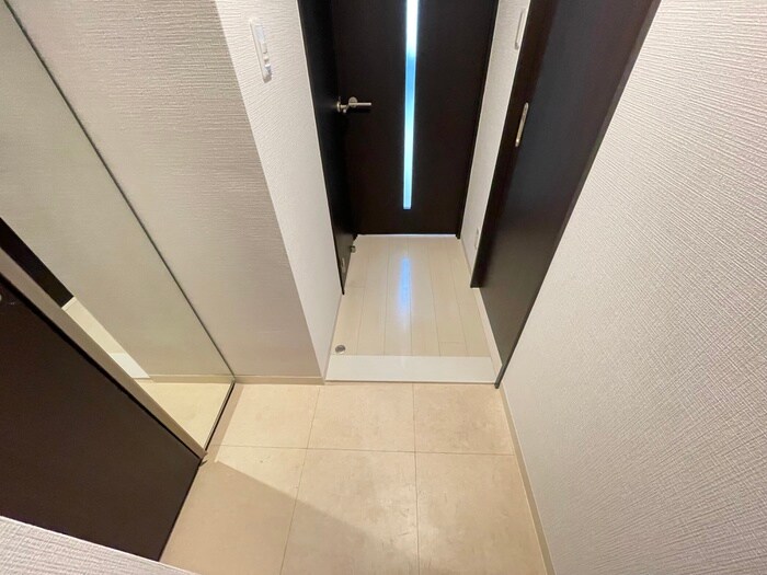 物件内観写真17　(玄関)