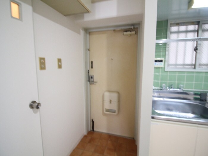 物件内観写真18　(玄関)