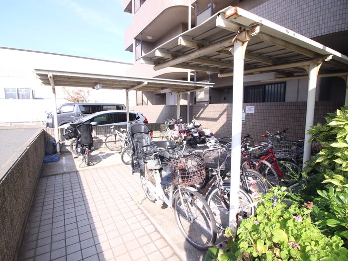 物件外観写真3　(駐輪場)