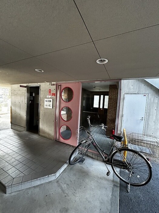 物件外観写真5　(エントランス部分)