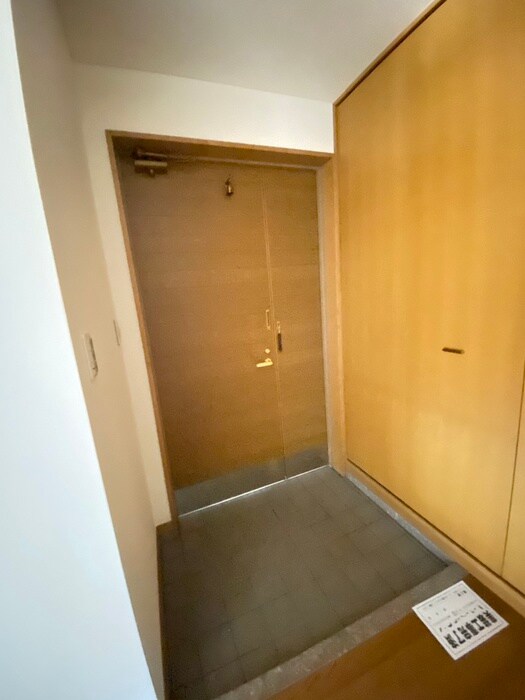 物件内観写真16　(玄関)