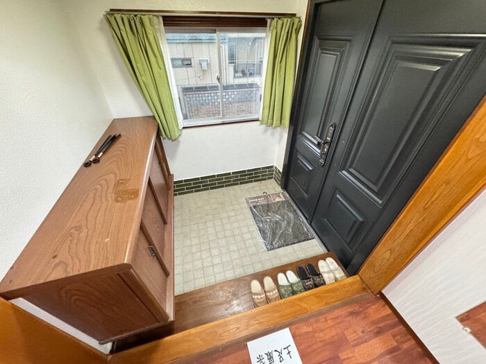 物件内観写真14　(玄関)