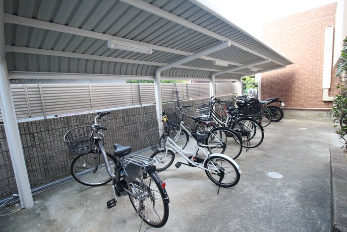 物件外観写真4　(駐輪場)