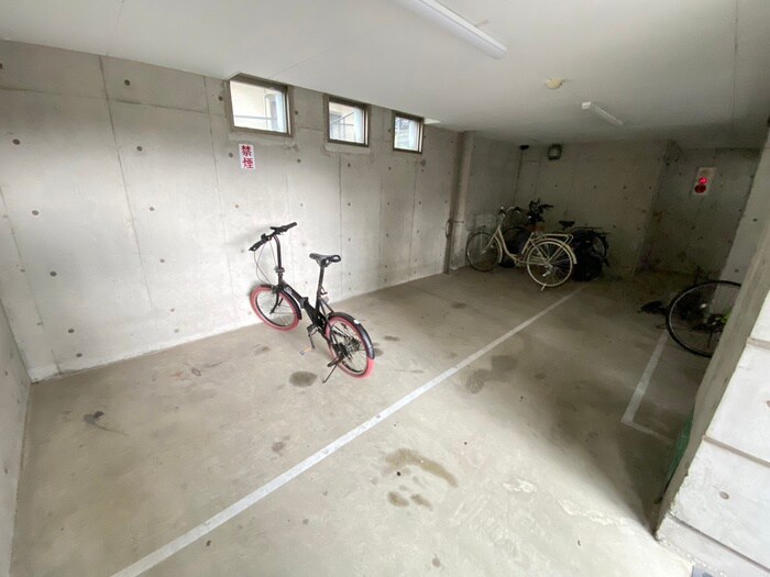 物件外観写真5　(駐輪場)