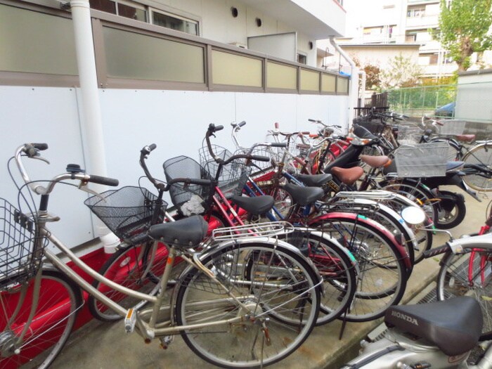 物件外観写真3　(駐輪場)