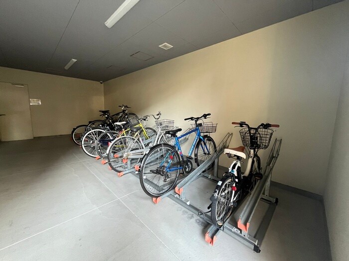 物件外観写真6　(駐輪場)