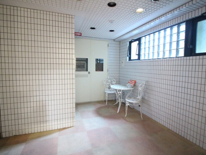 物件外観写真5　(エントランス部分)