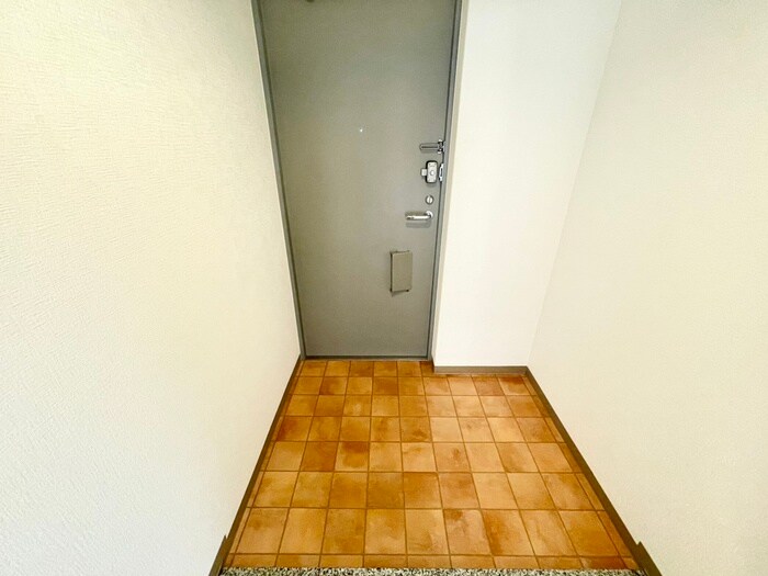 物件内観写真16　(玄関)