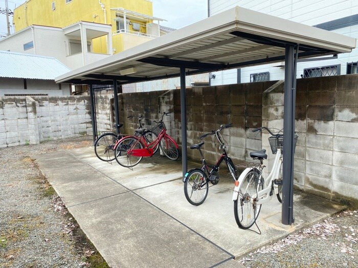 物件外観写真3　(駐輪場)