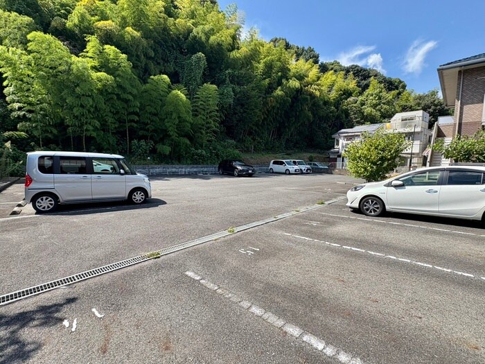 物件外観写真3　(駐車場)