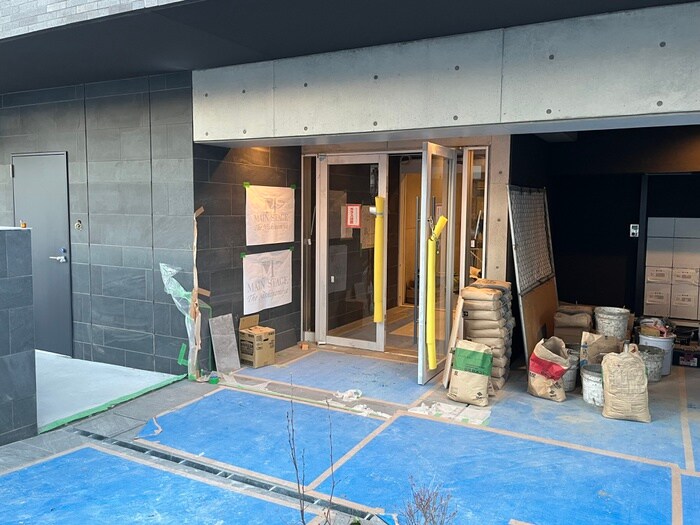 物件外観写真2　(エントランス部分)