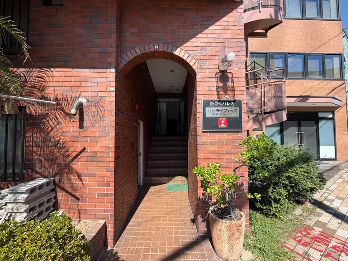 物件外観写真4　(エントランス部分)