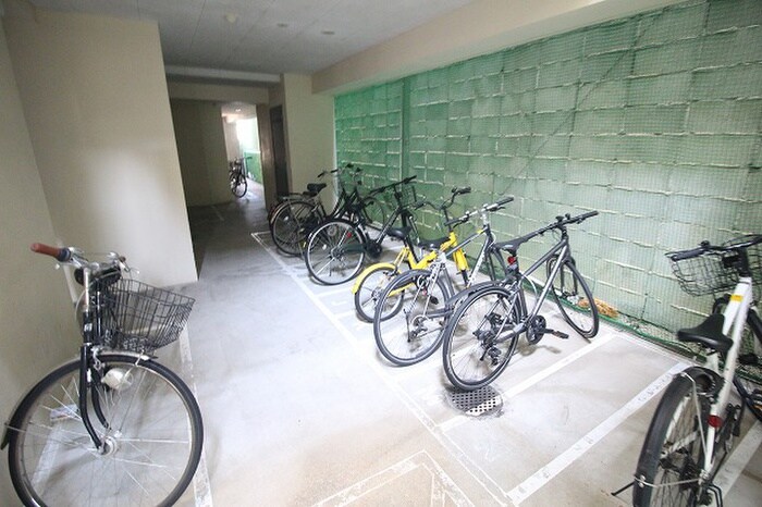物件外観写真5　(駐輪場)