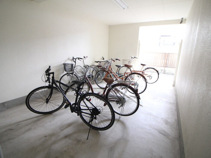 物件外観写真5　(駐輪場)